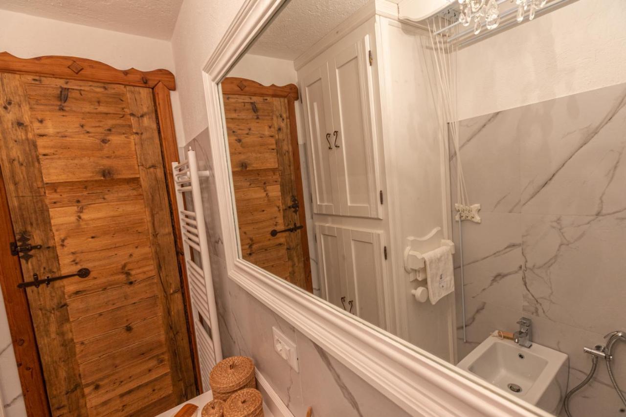 L'Atelier Du Temps - Le Petit Refuge Appartement กอนเญ ภายนอก รูปภาพ