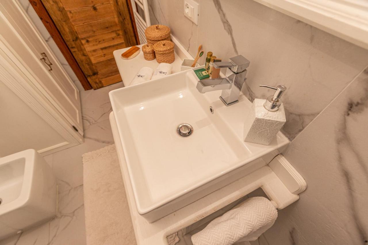 L'Atelier Du Temps - Le Petit Refuge Appartement กอนเญ ภายนอก รูปภาพ